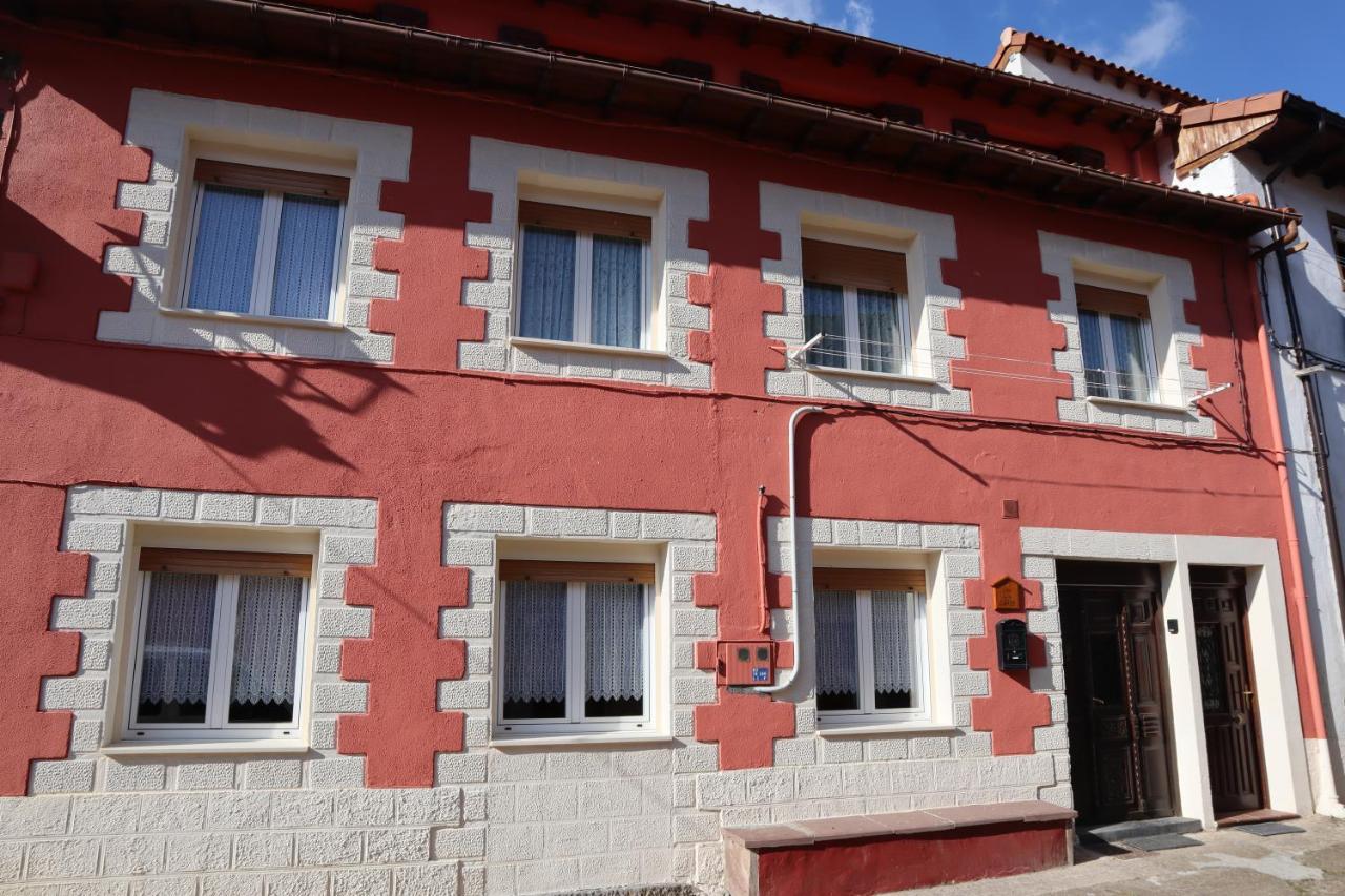 Casa Rural Cares Санта-Мария-де-Вальдеон Экстерьер фото