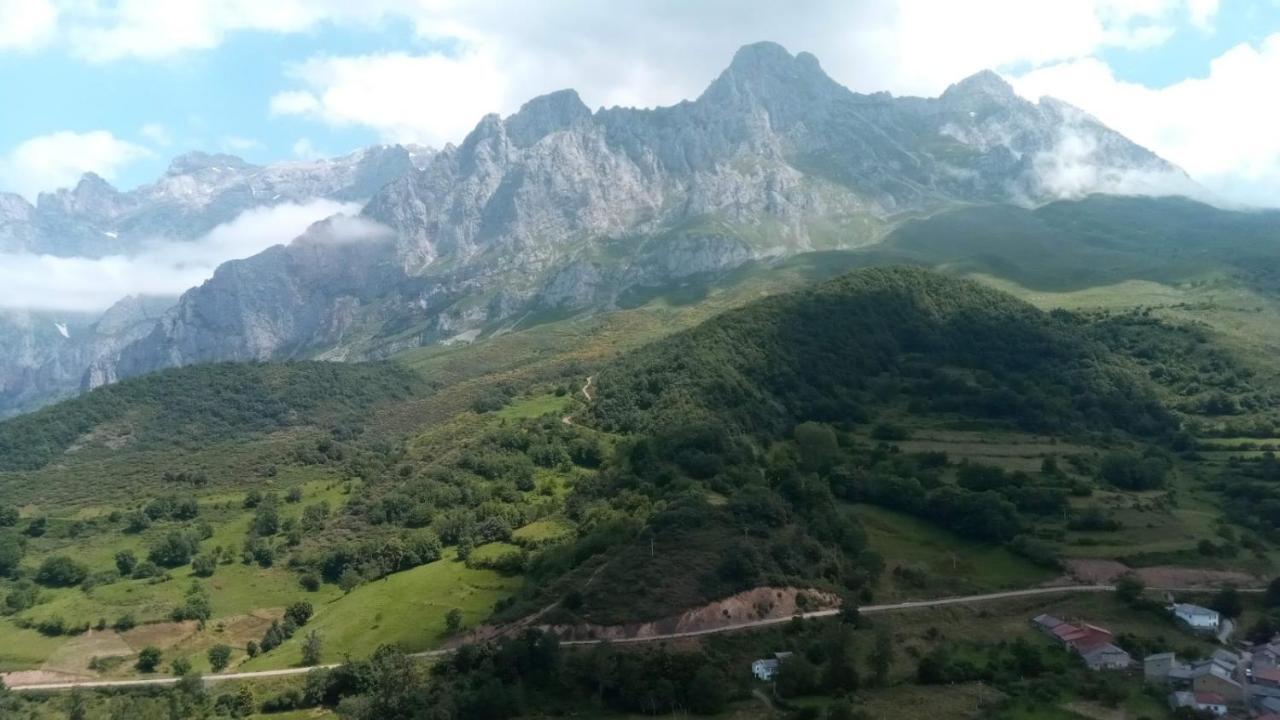 Casa Rural Cares Санта-Мария-де-Вальдеон Экстерьер фото